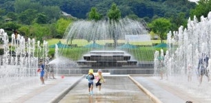 전남 장성군, 홍길동테마파크· 상무평화공원 바닥분수 인기 예감