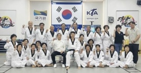 영광군노인복지관 실버태권도 교실 어르신들, 승급심사 합격으로 새로운 도전 성공!