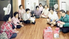 전남 함평군 나산면, 경로당 ‘민화 색칠하기’ 프로그램 물품 지원