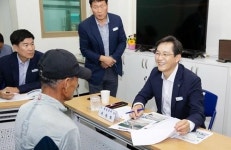 우승희 영암군수, 미암보건지소서 이동군수실 열어