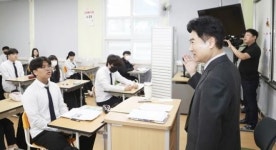김대중 전남도교육감, 수능 D-30일 맞아 약산고등학교 격려 방문