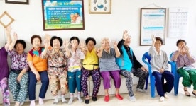 전남 함평군 손불면, 경로당 17개소에 붙박이 의자 설치