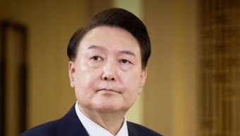 검찰, 무속인 건진법사 전격 체포…정치자금법 위반 혐의