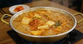 김치찌개, 절대 이 냄비에 끓이지 마세요…치명적일 수 있습니다