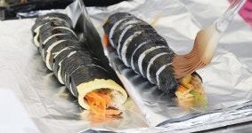 김밥에 이거 없으면 못 먹어…김치처럼 큰 사랑 받는 한국의 국민 반찬