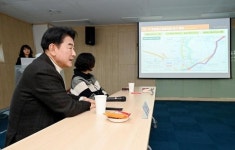 김동근 의정부시장, 미술도서관서 송산권역 현장 티타임 진행