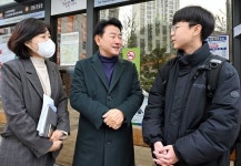 김동근 의정부시장, 통학버스 탑승해 학생들과 소통