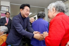 김동근 의정부시장, 신성벽산아파트 경로당 찾아 어르신들과 소통