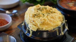 고깃집 부럽지 않다… 몽글몽글 ‘폭탄 계란찜’, 만들려면 이것만 기억하세요
