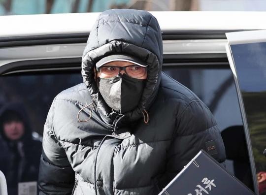 건진법사 전성배씨, 알선수재 및 정치자금 혐의로 구속영장 청구됐다.