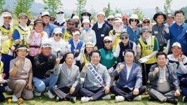 [위키 포토]김영록 전라남도지사,화순 홍수조절지 파크골프장 현장방문