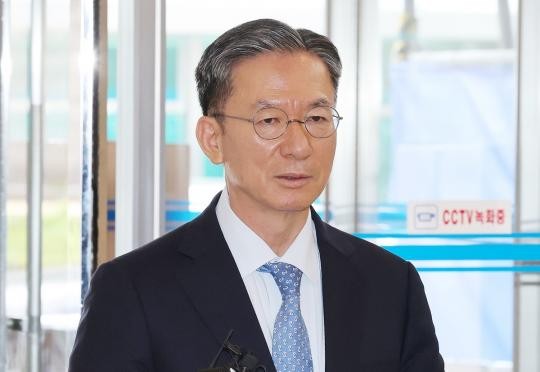 정성호 법무장관, 과잉 수사 자제 지시로 검찰 수사 체계 개선 모색