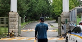 특검 “尹 기소까지 접견 금지”…모스 탄 접견 결국 무산