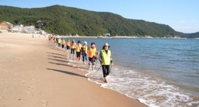 완도 신지 명사십리, 매일 두 차례 ‘맨발 노르딕워킹’ 프로그램 운영