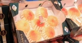 고속도로 달리다 ‘이 휴게소’ 지나치지 마세요…방금 딴 복숭아 바로 살 수 있습니다