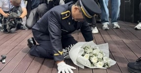 고 이재석 경사 당직 팀장 무릎 꿇어…유족 