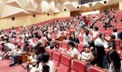 강진아트홀 피터팬, 연휴 막바지 관광객 몰려