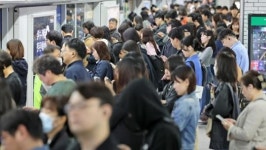 지하철 7호선 반포역서 열차 고장…승객 모두 하차해