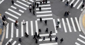요즘 자주 보이는 대각선 횡단보도, 편리한 줄만 알았는데 이런 효과 있었다