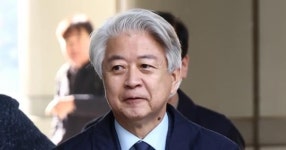 ‘정치자금법 위반 혐의’ 노웅래 전 의원, 1심서 무죄 선고