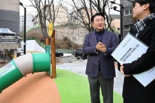 김동근 의정부시장, 하금오어린이공원 리모델링 현장 점검