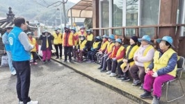 “봄바람 쐬며 동네 가꾸고 용돈도 벌어요!”~화순군 한천면 어르신 199명의 ‘활기찬 출근길’