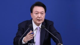 [속보] 윤석열, 1심 징역 1년 6개월...확정시 국힘 397억 반환