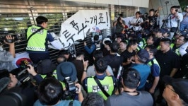 [속보] 대한체육회, 핸드볼경기장 진입시도...봉쇄 95일만