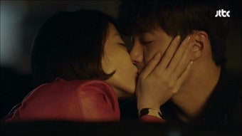 이승기 수지 키스신 뜨자 '무정도시' 이재윤·고나은 키스도 화제