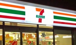 [지금 일본에선] 스몰월드, 세일러문·에반게리온 세상 축소 재현 외 (6월 8일)