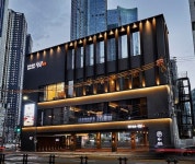 [유통가 Weekly] GS25 김밥 리뉴얼·성수동 햇반 팝업·스타필드 할로윈·프레시지-컬리 간편식 30%할인 등