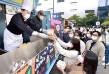 존림 삼바 대표, 4공장 가동 기념 임직원 감사 푸드트럭 행사 열어
