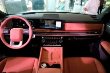 현대차 신형 ‘산타페’, 도심 이미지 벗고 정통 SUV로 돌아왔다