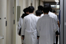 대규모 규탄대회 돌입한 의사들…전공의 사직서 단체행동 조짐