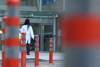 전공의 사직 허용으로 선택권 부여…정부, 면허정지 절차 재개