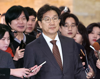 권성동, 탄핵소추안 표결 참여 제안… 탄핵 반대 입장 유지