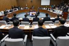 정무위 여야 김병주 MBK 회장, 청문회‧고발해야 한 목소리