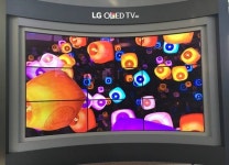 LG디스플레이, 올해 OLED 빛 발하나