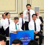국회 찾는 경제수장 최태원, 기업 소통창구 역할 주목