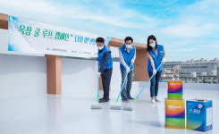 KCC, 장애인 직업재활시설 옥상서 차열 페인트 도장 지원