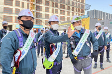 김정일 코오롱글로벌 대표,  안양 현장서 안전결의대회 개최