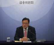 김병환 금융위원장 “지방 은행 점포 소멸…은행 대리업 허가 필요성 공감”