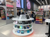 [르포] ‘케이팝 팬 잡자’…홍대 앞에 문을 연 CU ‘뮤직 라이브러리’ 가보니