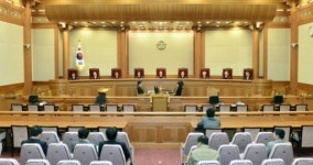 헌재 선거구 인구편차 2대 1 이하로...서울 강남구 평등권 침해
