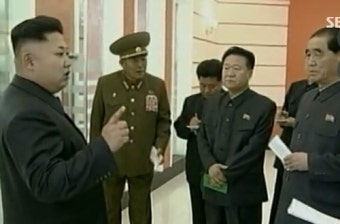 방문 기대 큰 러시아와 김정은 외교무대 데뷔 변수는