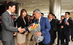 최신원 SK네트웍스 회장, 첫 상견례…경영활동 시동