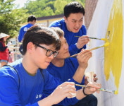 효성, 안양 명학마을서 벽화 그리기 등 봉사활동