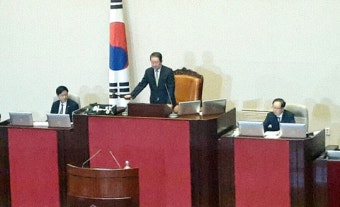 파행 끝 정기국회 본회의, 부의장 사회로 11조원 추경안 처리