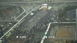 3.1절 500만 태극집회…텅빈 촛불 vs 넘치는 태극기 물결