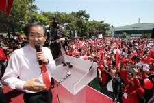 홍준표 열흘남은 대선 판 뒤집겠다…문재인과 양강구도 갈것